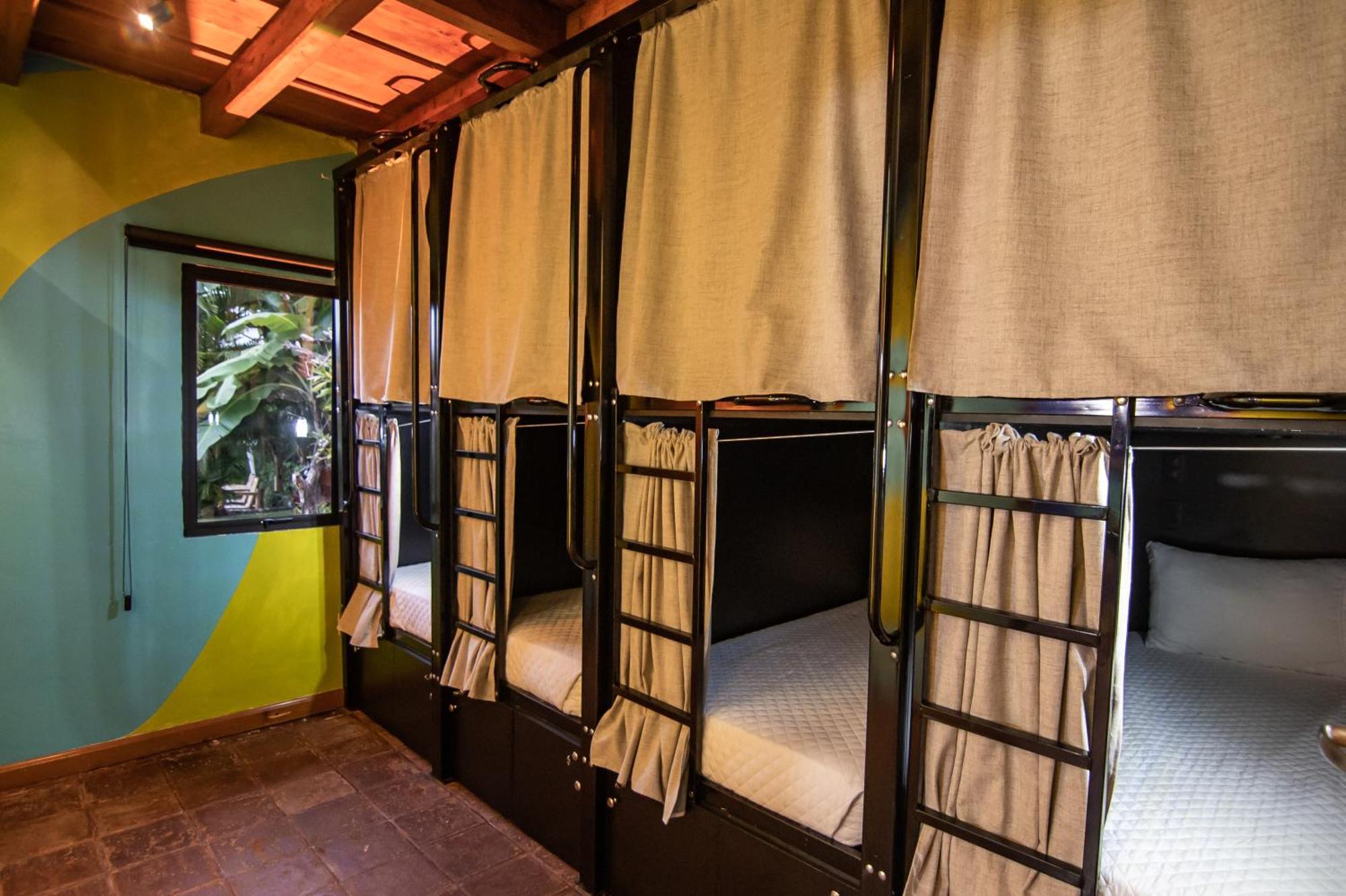 Hostel Yes Please!